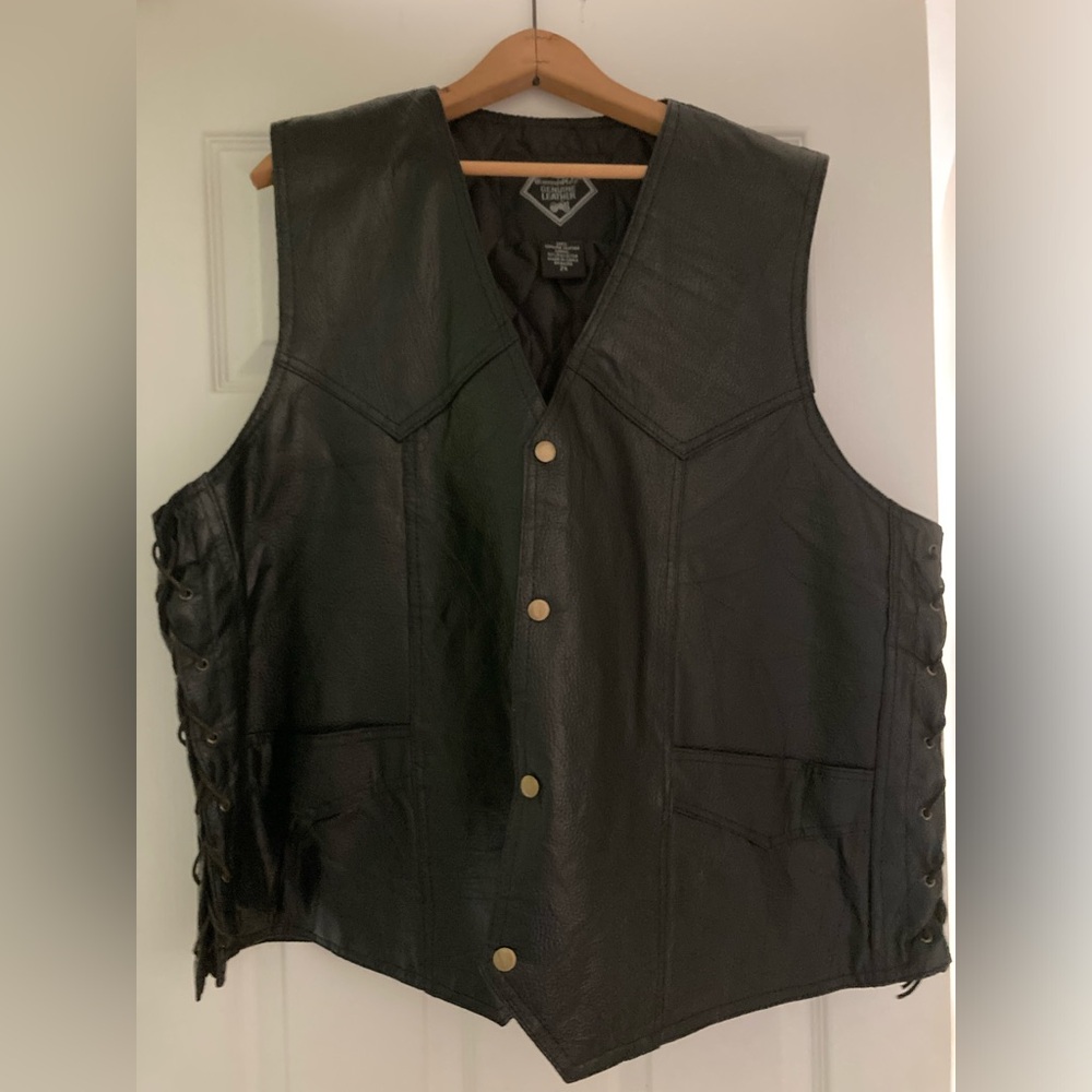 Men’s Vintage Diamond Plate Leather Vest (2XL)